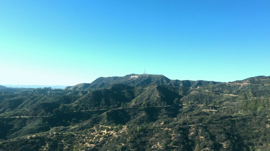 Placa de Hollywood vista do Griffith Observatory. É bonito, mas a placa ainda fica meio longe, né?