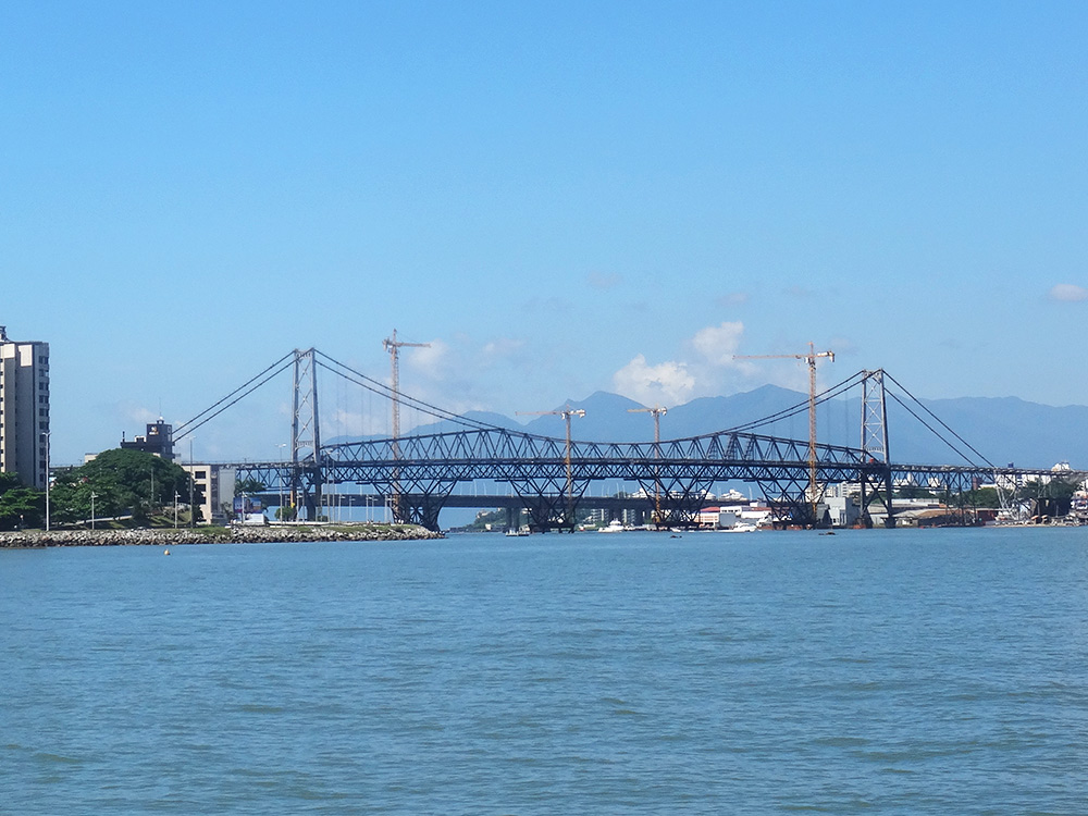Hercílio Luz bridge is Florianópolis' postcard! 