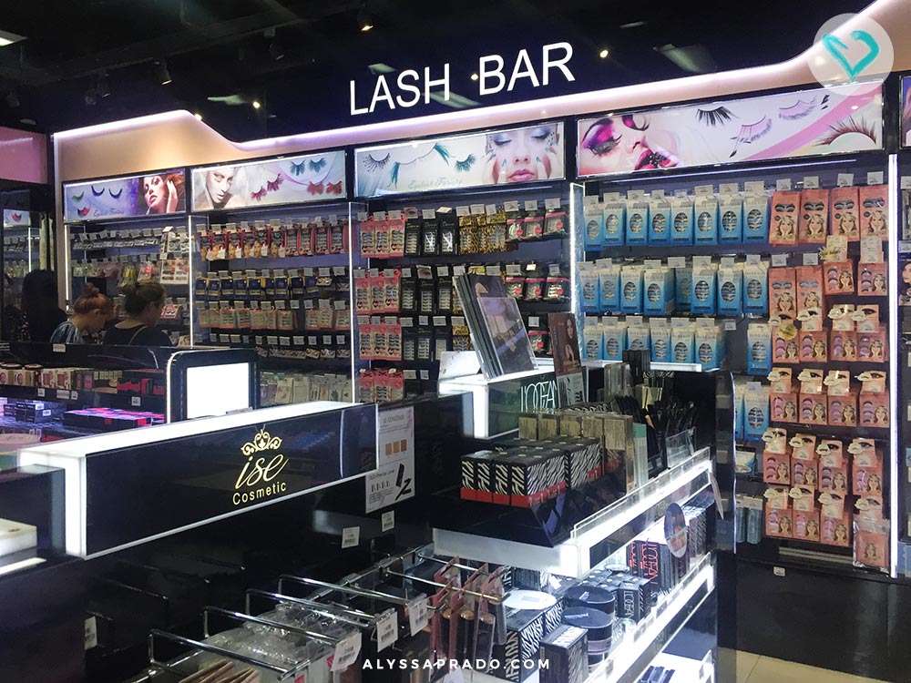 A Eveandboy é o melhor lugar para comprar maquiagem em Bangkok, e tem até um lash bar! Conheça essa e outras lojas nesse post!