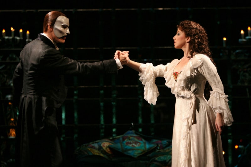 Leia mais sobre o Fantasma da Ópera na Broadway, espetáculo em cartaz há 30 anos e campeão de bilheteria!