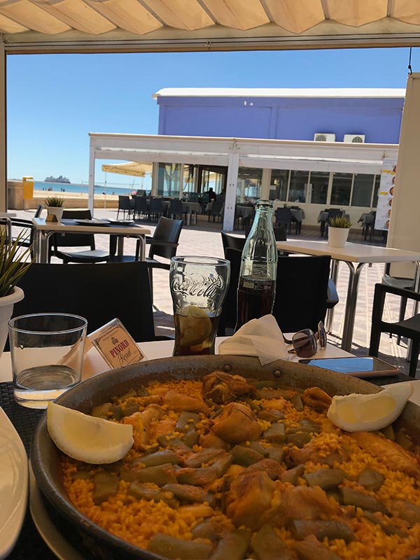 Paella Valenciana, prato típico desse cidade litorânea da Espanha! Descubra o que fazer em Valência e veja um roteiro de 2 dias na região nesse post!