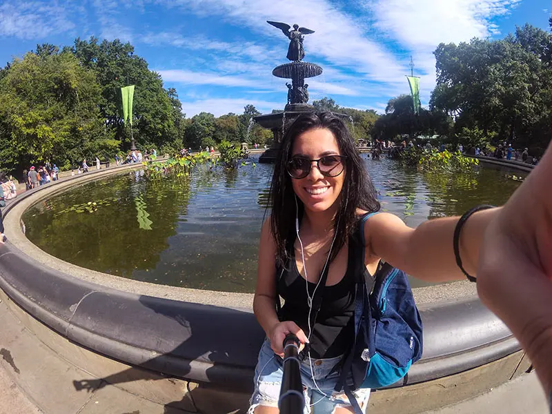 New York is one of the best places abroad to travel alone! See this and other cool destinations to discover on your own in this post!