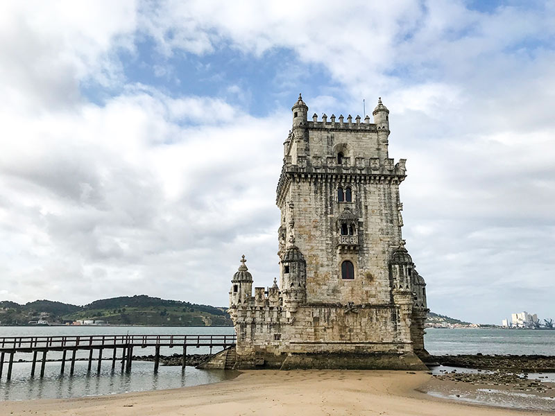 A Torre de Belém é uma das atrações mais populares da capital portuguesa! Descubra o que fazer em Lisboa nesse post!
