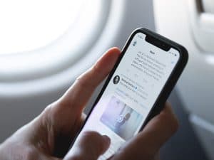 Veja dicas para usar o celular em viagens e se mantenha conectado durante toda a sua aventura!