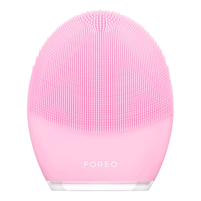 Deep clean your skin with FOREO Luna, one of the best beauty products to buy in the USA!