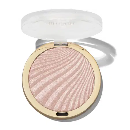 Milani's Strobelight is one of the best makeup products to buy in the USA! You can find it in pharmacies and the result is like a movie!