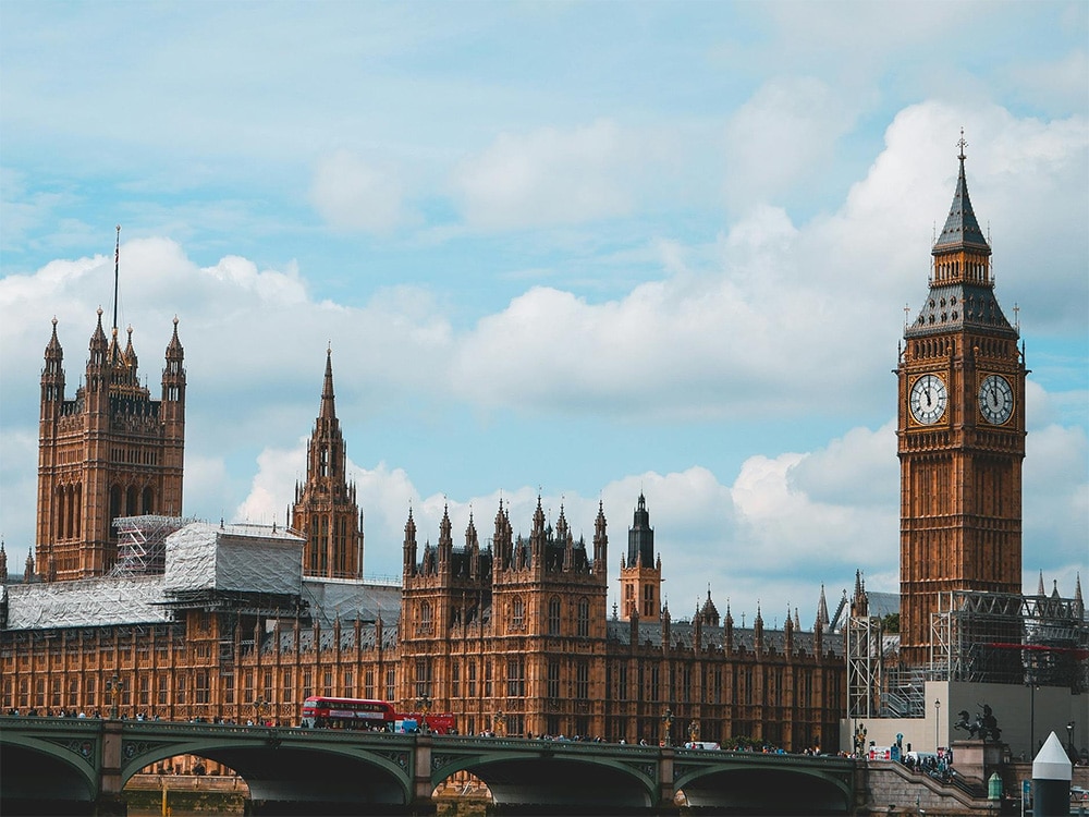 Foto do Big Ben em Londres. A cidade tem várias ruas cheias de lojas incríveis, perfeitas para quem quer fazer compras na Europa!